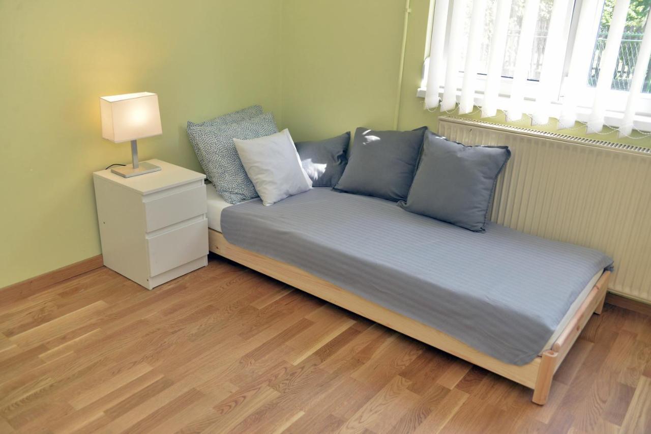 Affordable And Newly Renovated 1-Bedroom Apartment Kraljevo Kültér fotó